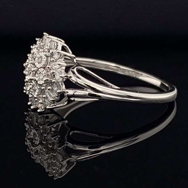 10K White Gold And Diamond Ladies Cluster Fashion Ring Image 2 Geralds Jewelry Oak Harbor, WA