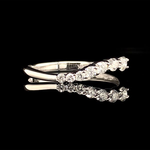 Graduated Diamond Wave Ring Image 3 Geralds Jewelry Oak Harbor, WA