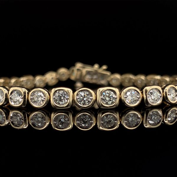 Yellow Gold and Diamond Bracelet Image 3 Geralds Jewelry Oak Harbor, WA
