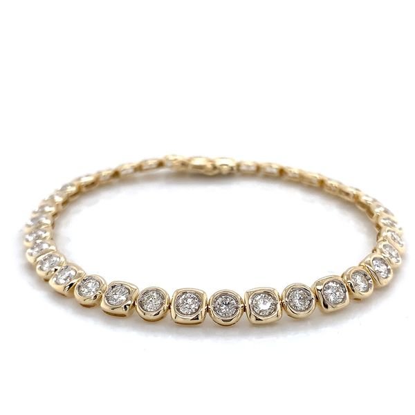 Yellow Gold and Diamond Bracelet Image 4 Geralds Jewelry Oak Harbor, WA