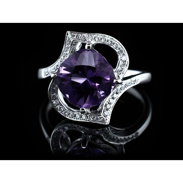 Ladies Amethyst and Diamond Ring Geralds Jewelry Oak Harbor, WA