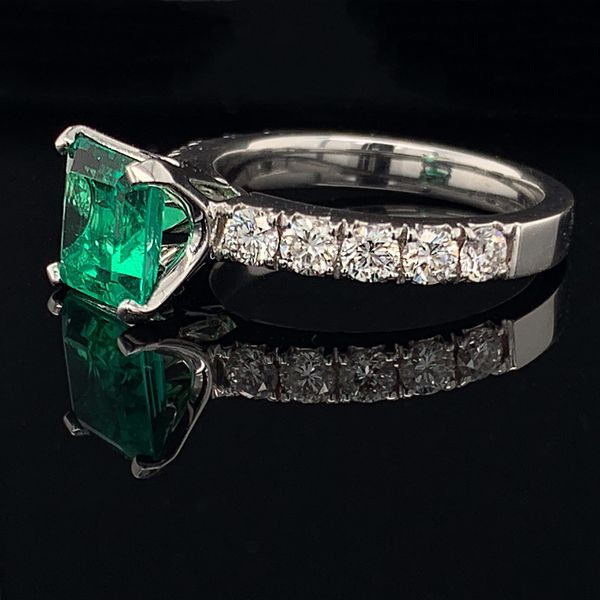 18K White Gold, Natural Emerald And Diamond Ring Image 2 Geralds Jewelry Oak Harbor, WA