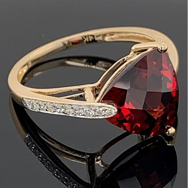 Garnet and Diamond Ring Image 2 Geralds Jewelry Oak Harbor, WA