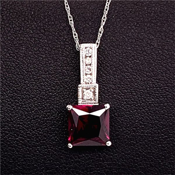 Garnet and Diamond Pendant Geralds Jewelry Oak Harbor, WA