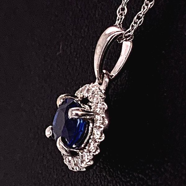 18K Sapphire and Diamond Halo Pendant Image 2 Geralds Jewelry Oak Harbor, WA