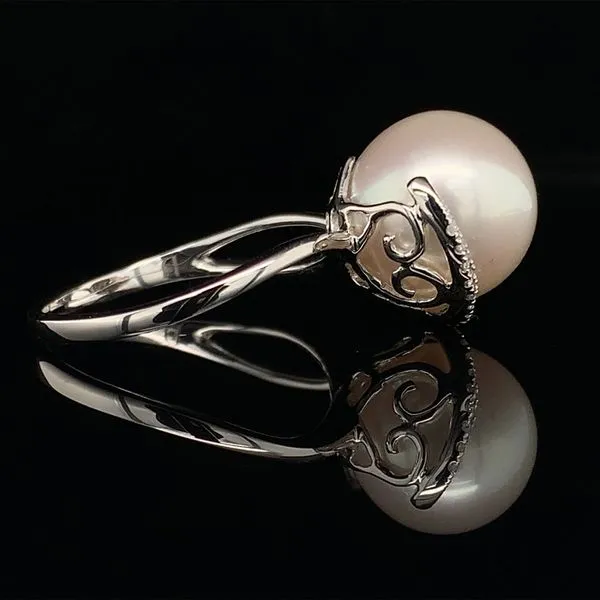 Freshwater Pearl and Diamond Ring Image 3 Geralds Jewelry Oak Harbor, WA