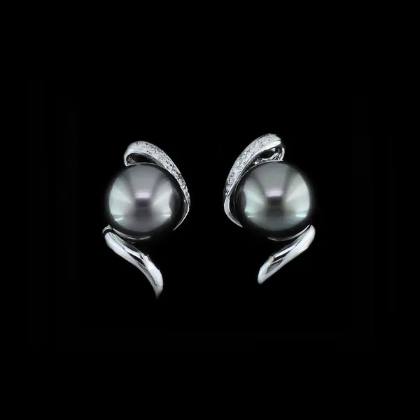 Tahitian Pearl and diamond Earrings Geralds Jewelry Oak Harbor, WA