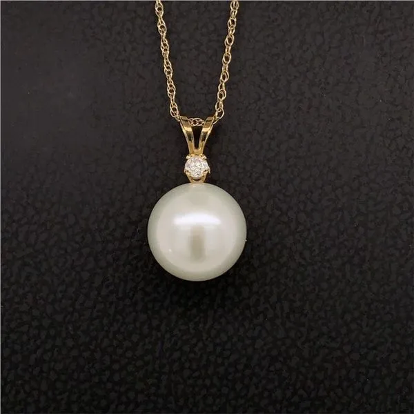 Freshwater Pearl And Diamond Pendant Geralds Jewelry Oak Harbor, WA