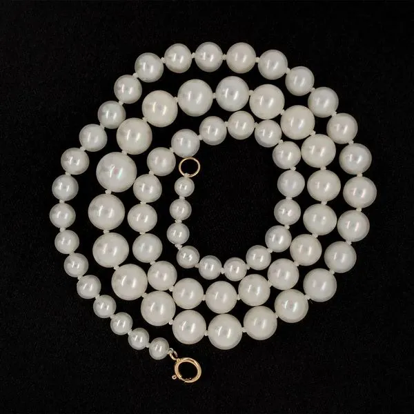 Graduated Freshwater Pearl Necklace Image 2 Geralds Jewelry Oak Harbor, WA