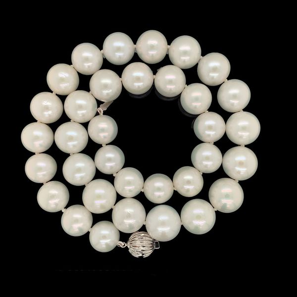 Freshwater Pearl Strand, 11.5mm - 13.5mm Image 2 Geralds Jewelry Oak Harbor, WA