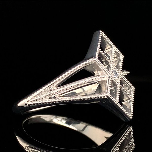 Gemetric Yogo Sapphire Ring Image 3 Geralds Jewelry Oak Harbor, WA