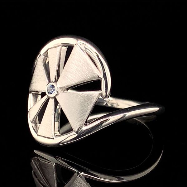 Pinwheel Yogo Sapphire Ring Image 3 Geralds Jewelry Oak Harbor, WA