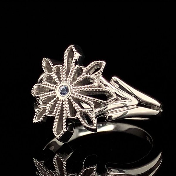 Milgrain Snowflake Yogo Sapphire Ring Image 2 Geralds Jewelry Oak Harbor, WA