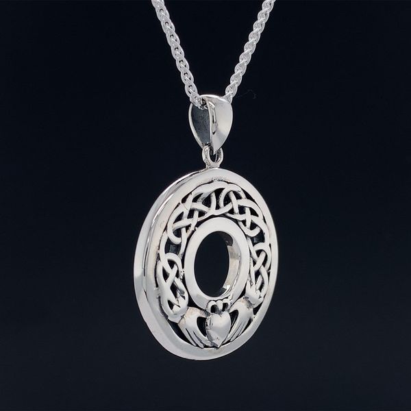 Keith Jack Celtic Claddagh Pendant Image 2 Geralds Jewelry Oak Harbor, WA
