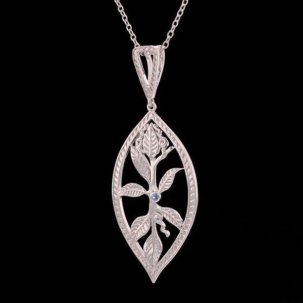 Nature Inspired Yogo Sapphire Pendant Image 3 Geralds Jewelry Oak Harbor, WA