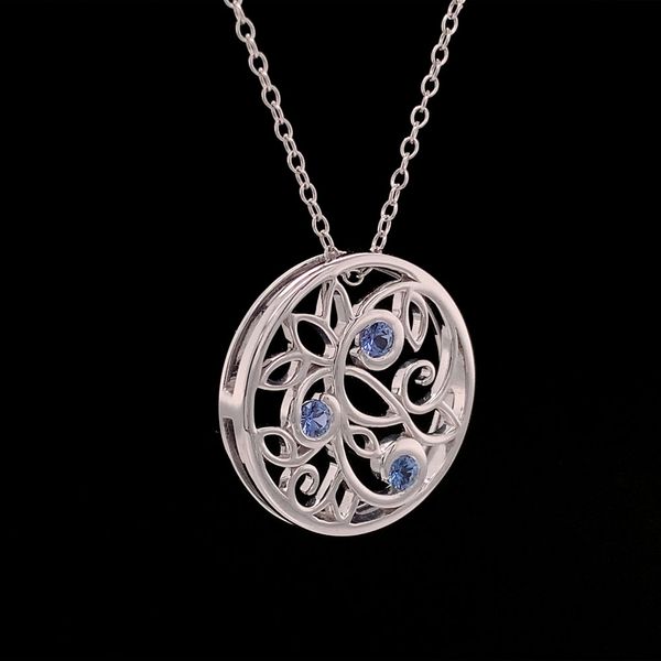Freeform Filigree Yogo Sapphire Pendant Image 3 Geralds Jewelry Oak Harbor, WA