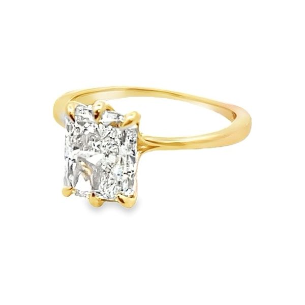 ESTATE 18ky solitaire 2.77 aprox ctw radiant dia L SI2 Graham Jewelers Wayzata, MN