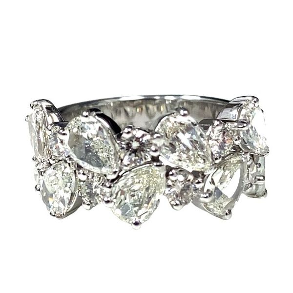 Crisscut New York L’Amour Crisscut® Pear-Shape & Crisscut® Round Diamond Band Graham Jewelers Wayzata, MN