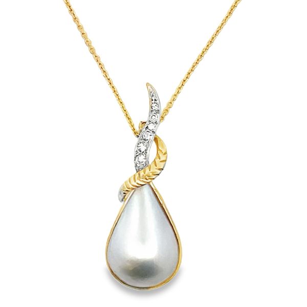 14ky Mabe' Pearl & diamond pendant necklace Graham Jewelers Wayzata, MN