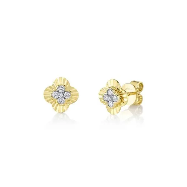 14K Yellow Gold Fluted Clover with Diamond Clover Center Stud Earring Gray's Jewelers Bespoke Saint James, NY