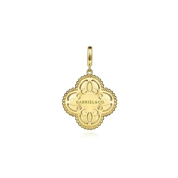 14K Yellow Gold Bujukan & Diamond Cut Diamond Clover Medallion Pendant Image 2 Gray's Jewelers Bespoke Saint James, NY