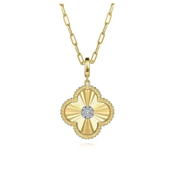 14K Yellow Gold Bujukan & Diamond Cut Diamond Clover Medallion Pendant Image 3 Gray's Jewelers Bespoke Saint James, NY