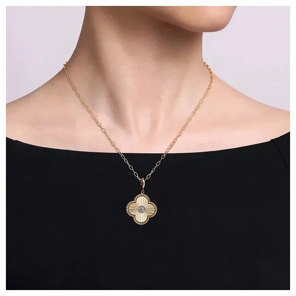 14K Yellow Gold Bujukan & Diamond Cut Diamond Clover Medallion Pendant Image 4 Gray's Jewelers Bespoke Saint James, NY