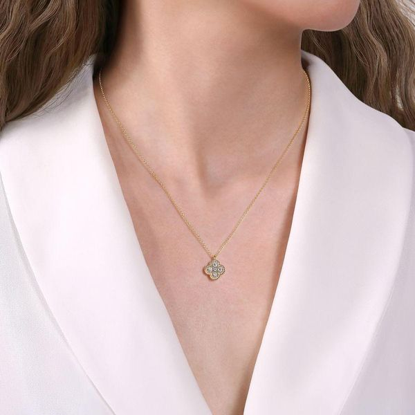 14K Yellow Gold Diamond Pendant Necklace Image 3 Gray's Jewelers Bespoke Saint James, NY