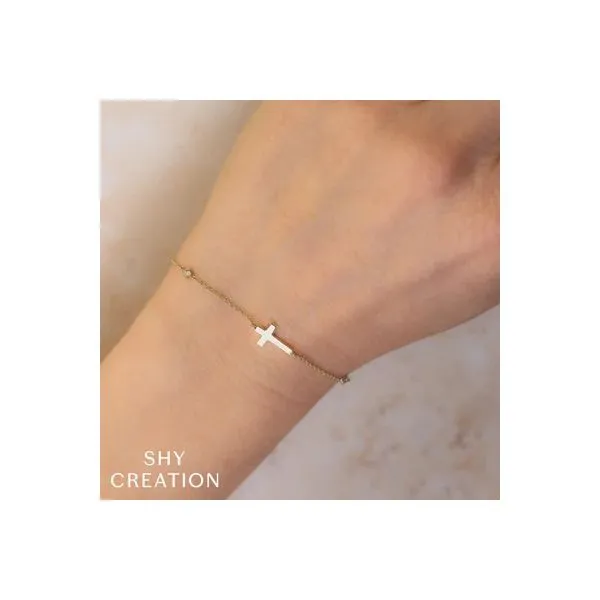 14K Yellow Gold Diamond Bezel Cross Bracelet Image 2 Gray's Jewelers Bespoke Saint James, NY
