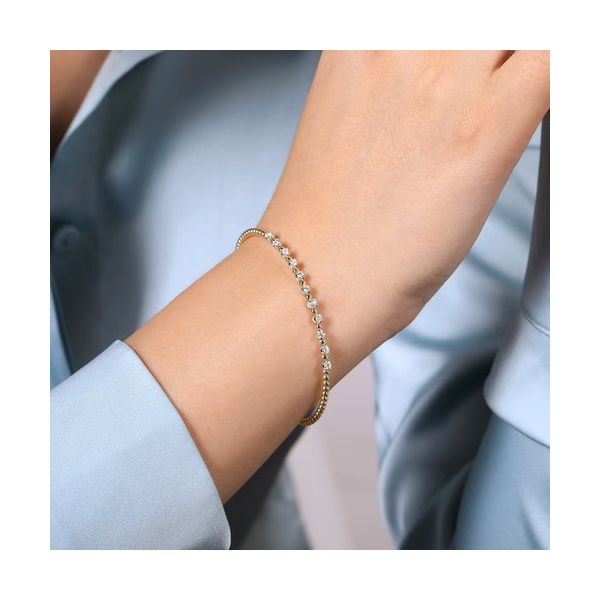14K White-Yellow Gold Bujukan Diamond Split Bangle Image 3 Gray's Jewelers Bespoke Saint James, NY