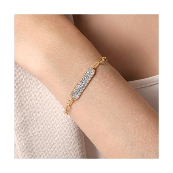 14K Yellow Gold Diamond Bar Chain Bracelet Image 3 Gray's Jewelers Bespoke Saint James, NY