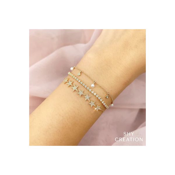 14K Yellow Gold Diamond and Culture Pearl Dangle Bracelet Image 2 Gray's Jewelers Bespoke Saint James, NY