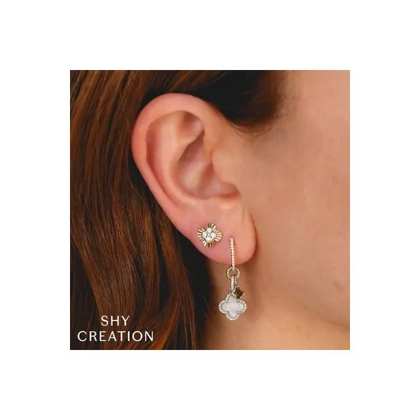 14K Yellow Gold Diamond And Mother Of Pearl Clover Earring Image 2 Gray's Jewelers Bespoke Saint James, NY