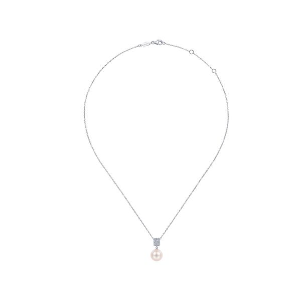 14K White Gold Pavé Diamond and Pearl Pendant Necklace Image 2 Gray's Jewelers Bespoke Saint James, NY