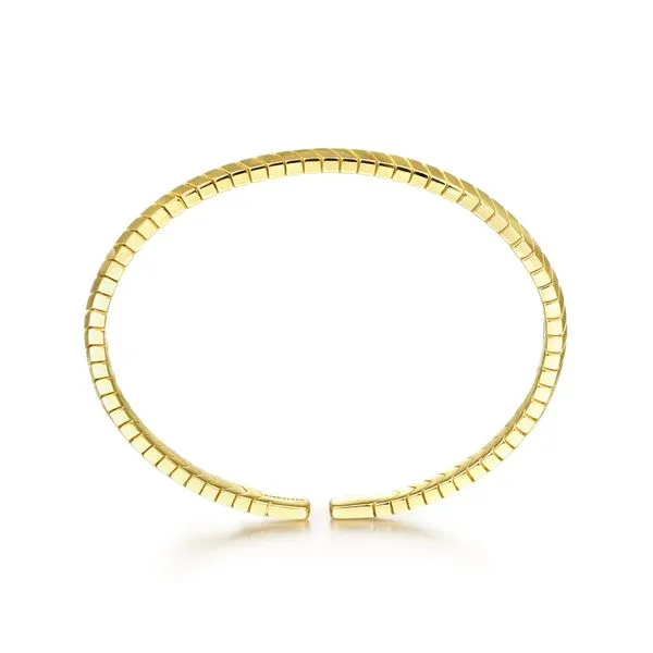 14K Yellow Gold Chevron Pattern Cuff Bracelet Image 3 Gray's Jewelers Bespoke Saint James, NY