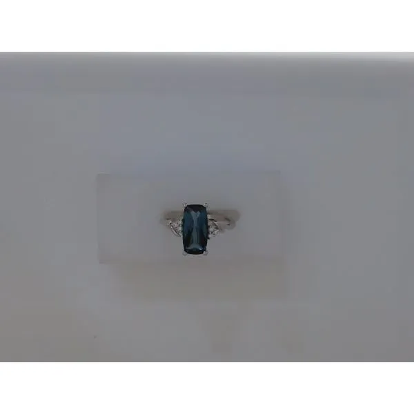 Gemstone Fashion Ring Gysbers Jewelry Waupun, WI