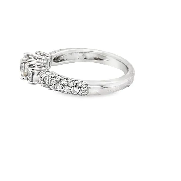 18K WHITE GOLD ROUND DIAMOND ENGAGEMENT RING