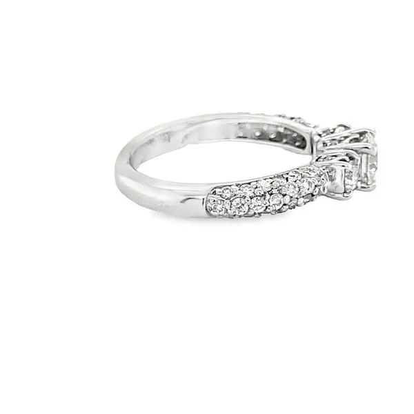 18K WHITE GOLD ROUND DIAMOND ENGAGEMENT RING