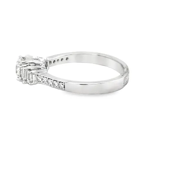 18K White Gold Diamond Engagement Ring