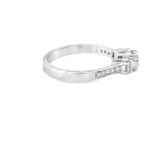 18K White Gold Diamond Engagement Ring