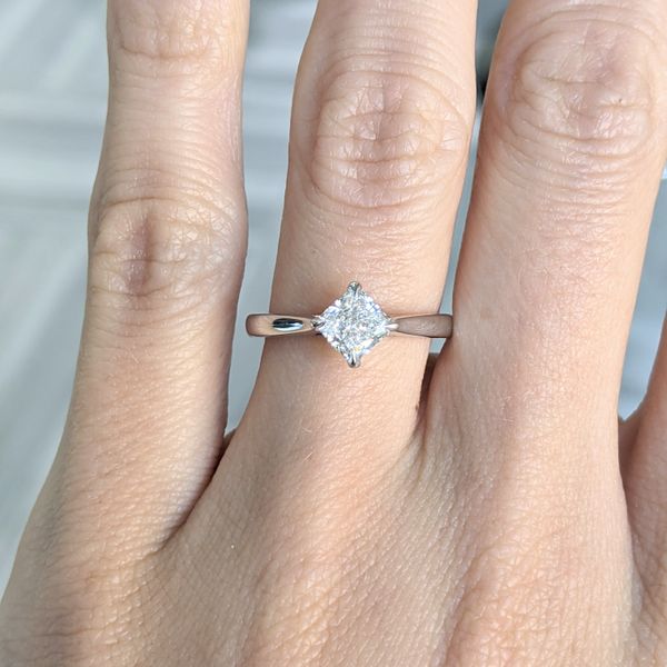 14KT White Gold 0.70ctw Diamond Solitaire Estate Engagement Ring Image 2 Harmony Jewellers Grimsby, ON