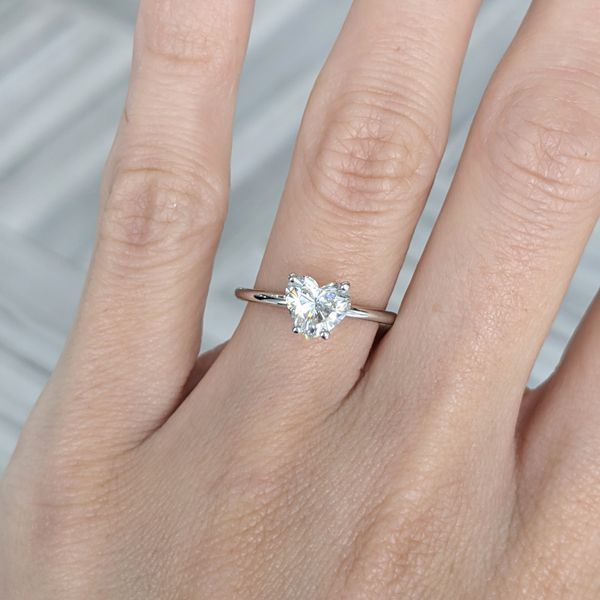 14KT White Gold 1.01ctw Diamond Solitaire Engagement Ring Image 3 Harmony Jewellers Grimsby, ON