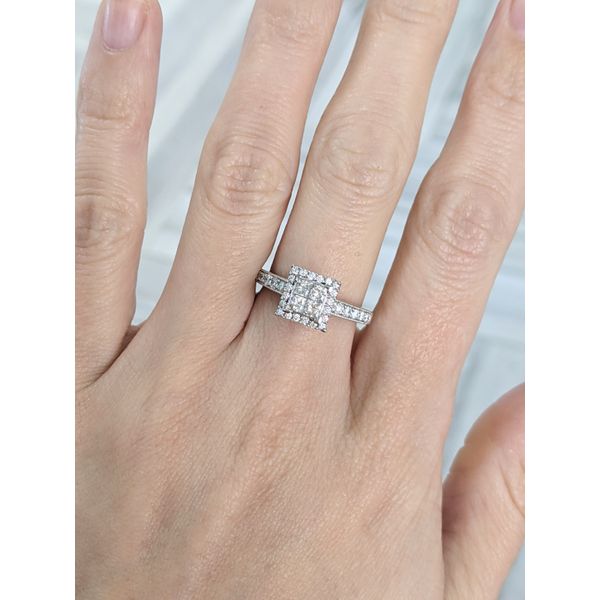 14KT White Gold 0.80ctw Diamond Estate Engagement Ring Image 2 Harmony Jewellers Grimsby, ON