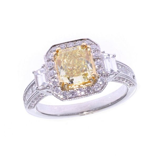 18KT Yellow Gold 3.15ctw Diamond Estate Engagement Ring Harmony Jewellers Grimsby, ON