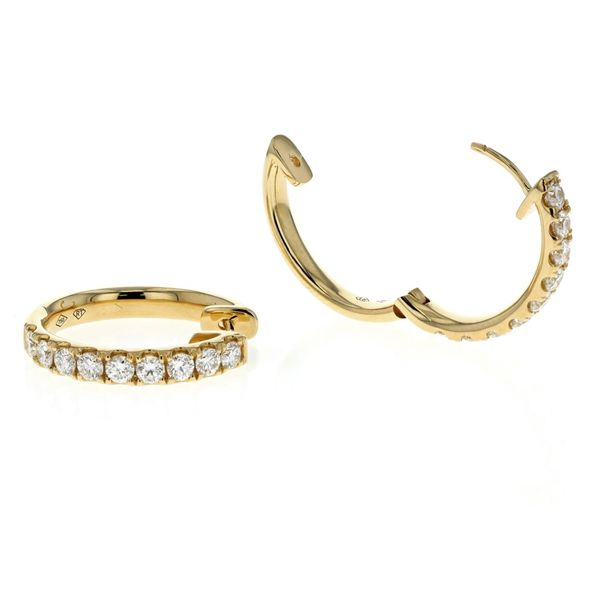 18KT Yellow Gold 1.01ctw Diamond 19mm Oval Hoop Earrings Harmony Jewellers Grimsby, ON