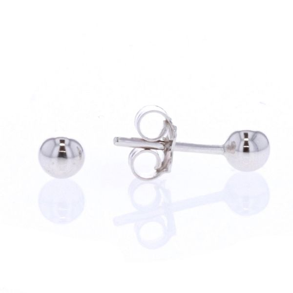 18KT White Gold 4.3mm Ball Stud Earrings Harmony Jewellers Grimsby, ON
