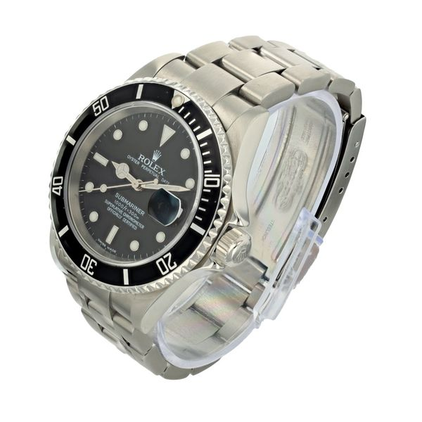 Rolex Submariner 16610 40mm 2005/06 Image 2 Harmony Jewellers Grimsby, ON