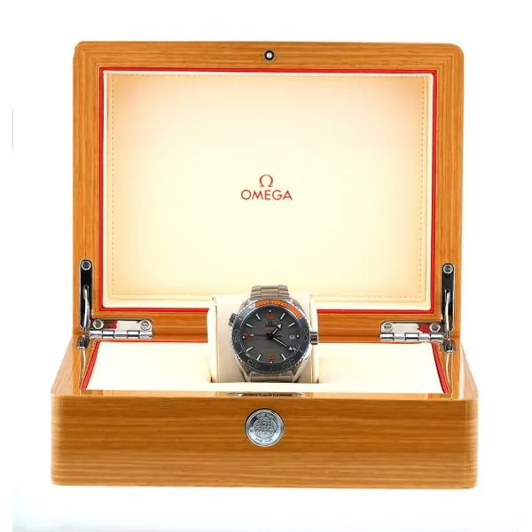 Omega Seamaster Planet Ocean 600M 215.90.44.21.99.001 43.5mm 2022 Image 4 Harmony Jewellers Grimsby, ON