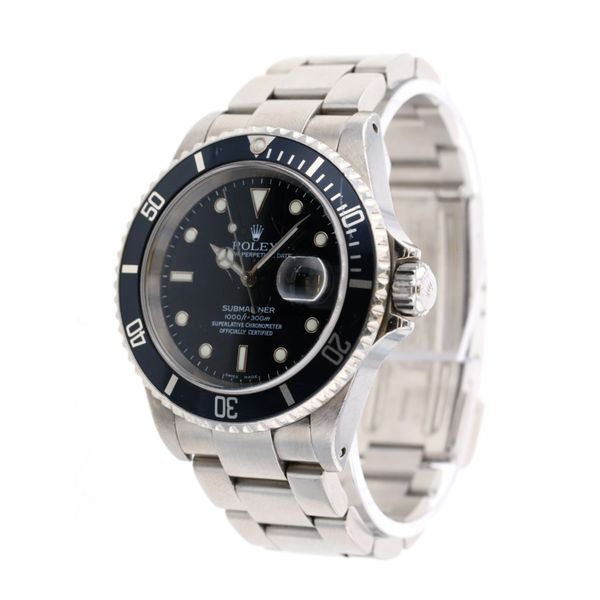 Rolex Submariner 16610 40mm 2002 Image 2 Harmony Jewellers Grimsby, ON