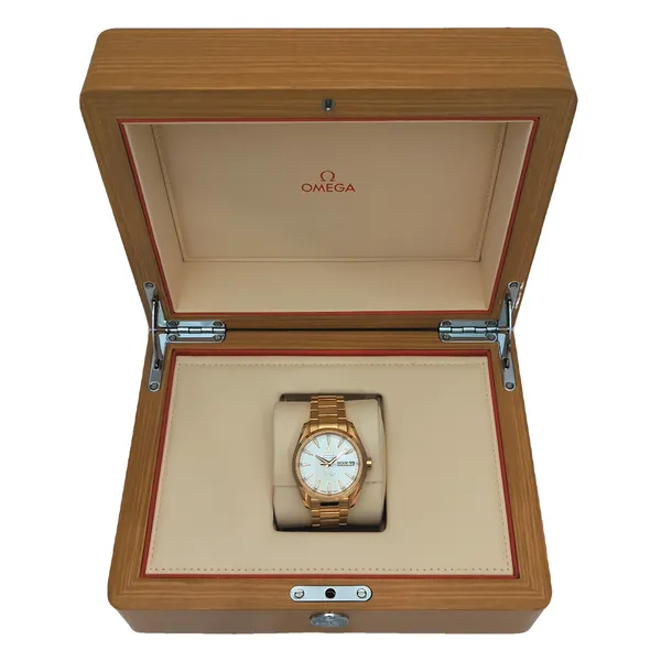 Omega Seamaster Aqua Terra Annual Calendar 231.50.43.22.02.002 38.5mm Image 5 Harmony Jewellers Grimsby, ON